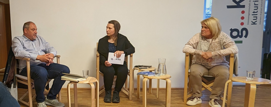Gert Christian Sturm, Elena Stoißer und Gerda Sandriesser beim Jour fixe der IG KiKK in Villach 2024.
