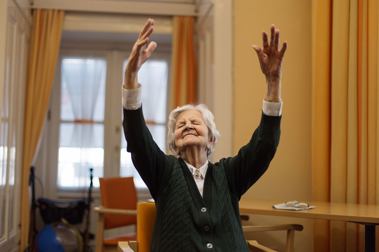TanzZeit-mit-Romy-Kolb,-Tanz-die-Toleranz,-in-einem-Seniorenheim-in-Baden_credit_©-Karin-Chen.jpg
